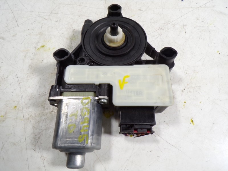 Recambio de motor elevalunas trasero derecho para volkswagen polo 1.0 tsi referencia OEM IAM 5Q0959408D 5Q09598 