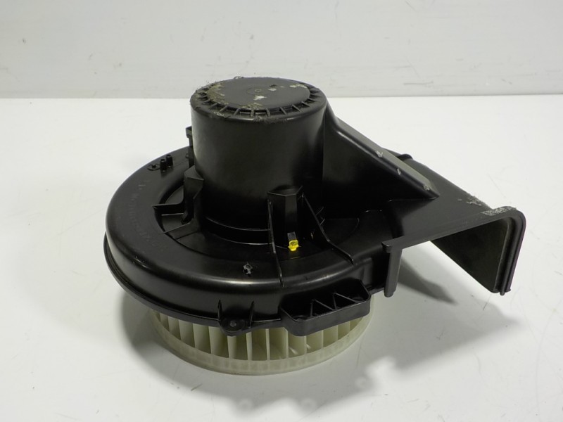 Recambio de motor calefaccion para skoda fabia combi 1.0 tsi referencia OEM IAM 6R1819015A 6R1819015A 