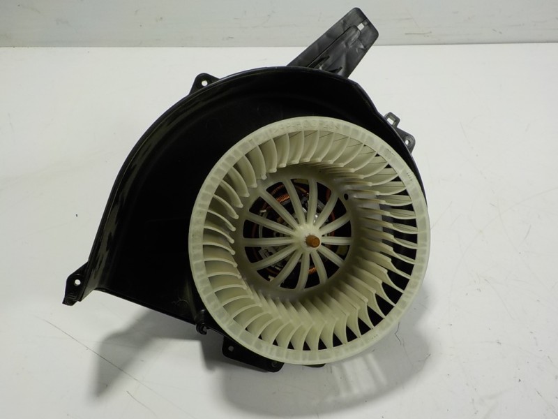 Recambio de motor calefaccion para skoda fabia combi 1.0 tsi referencia OEM IAM 6R1819015A 6R1819015A 