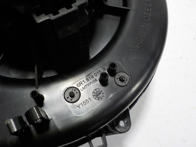 Recambio de motor calefaccion para skoda fabia combi 1.0 tsi referencia OEM IAM 6R1819015A 6R1819015A 