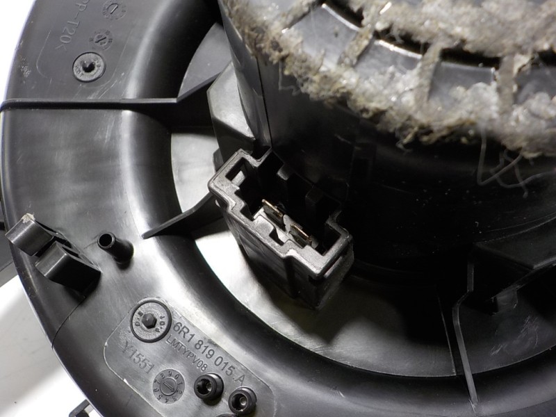 Recambio de motor calefaccion para skoda fabia combi 1.0 tsi referencia OEM IAM 6R1819015A 6R1819015A 