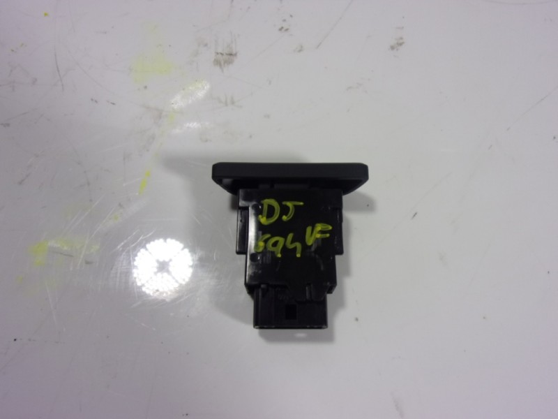 Recambio de warning para toyota yaris cross 1.5 vvti 16 v 55 kw referencia OEM IAM 843320D220  