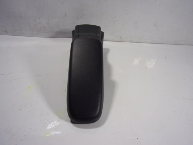 Recambio de apoyabrazos central para toyota yaris cross 1.5 vvti 16 v 55 kw referencia OEM IAM 58905K0020C1  