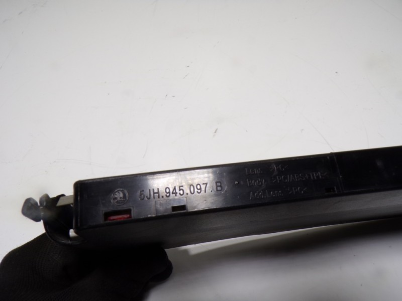 Recambio de piloto trasero central para seat toledo (kg3) 1.6 tdi referencia OEM IAM 5JH945097B9B9 5JH945097B 