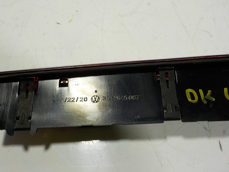 Recambio de piloto trasero central para skoda fabia combi 1.0 tsi referencia OEM IAM 3CN945087 3CN945087 