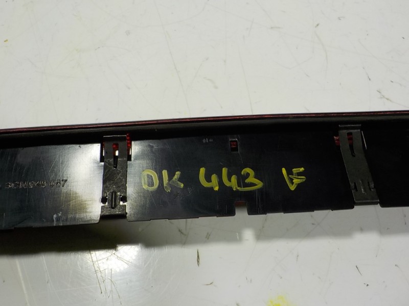 Recambio de piloto trasero central para skoda fabia combi 1.0 tsi referencia OEM IAM 3CN945087 3CN945087 