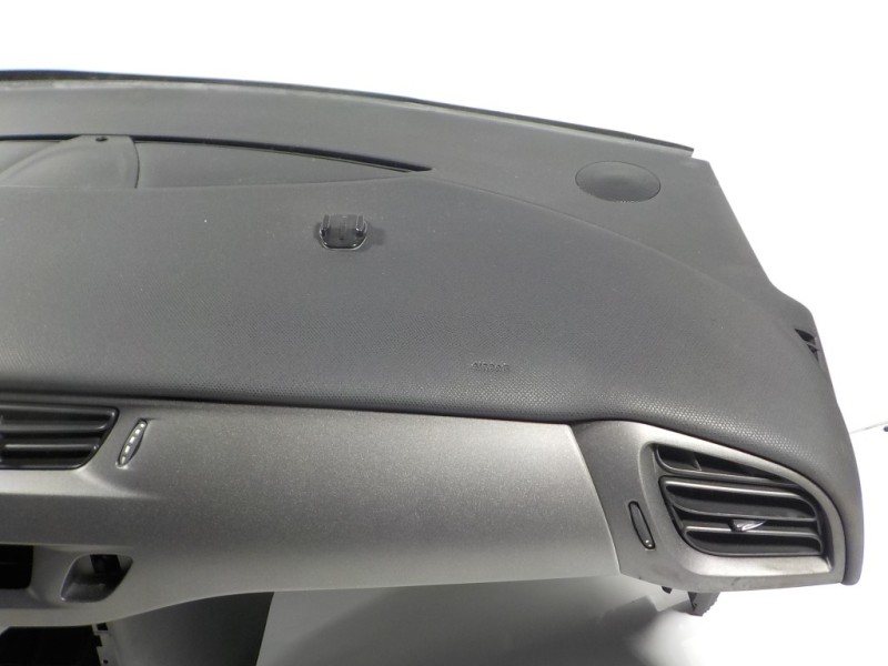 Recambio de salpicadero para citroën c3 1.2 12v e-vti referencia OEM IAM 8247F7 9801618280 306427299AG