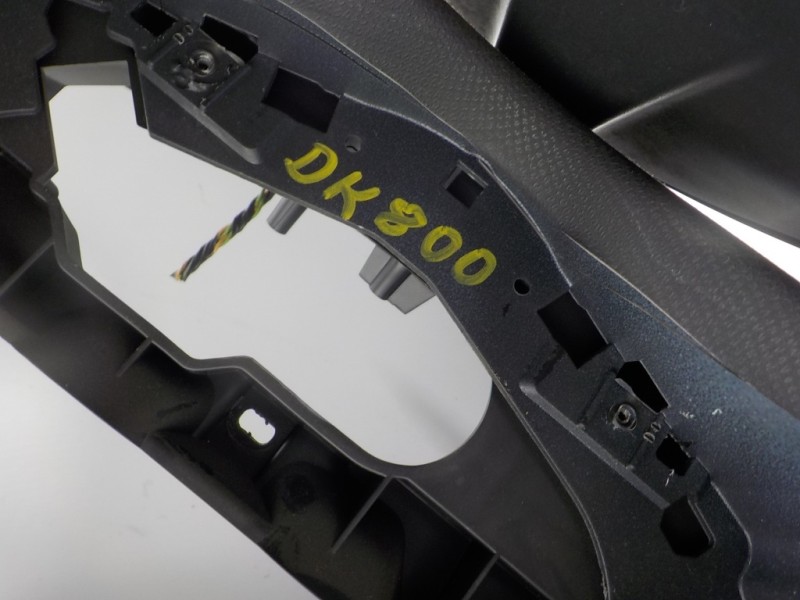 Recambio de salpicadero para citroën c3 1.2 12v e-vti referencia OEM IAM 8247F7 9801618280 306427299AG