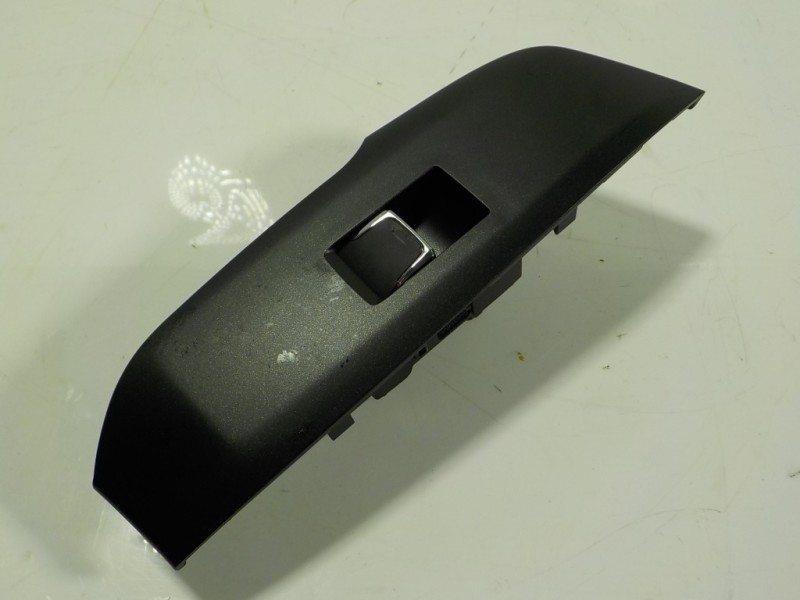 Recambio de mando elevalunas trasero derecho para lexus nx 300h 2wd referencia OEM IAM 8481078020  