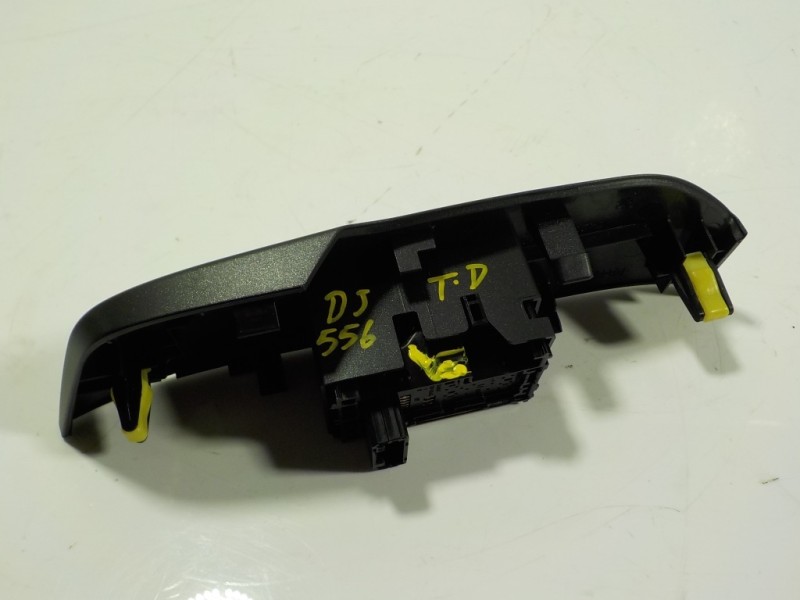 Recambio de mando elevalunas trasero derecho para lexus nx 300h 2wd referencia OEM IAM 8481078020  