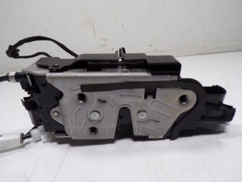 Recambio de cerradura puerta delantera izquierda para seat leon sportstourer (kl8) 2.0 tdi referencia OEM IAM 5TB837015D 5TB8370