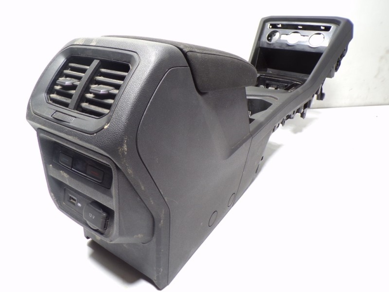 Recambio de apoyabrazos central para volkswagen tiguan 2.0 tdi referencia OEM IAM 5NB863241G82V 5NB862531 
