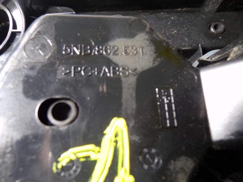 Recambio de apoyabrazos central para volkswagen tiguan 2.0 tdi referencia OEM IAM 5NB863241G82V 5NB862531 