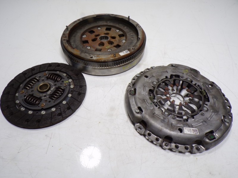Recambio de kit embrague para seat leon sportstourer (kl8) fr referencia OEM IAM 05E141015D 05E141031D 05E105266C