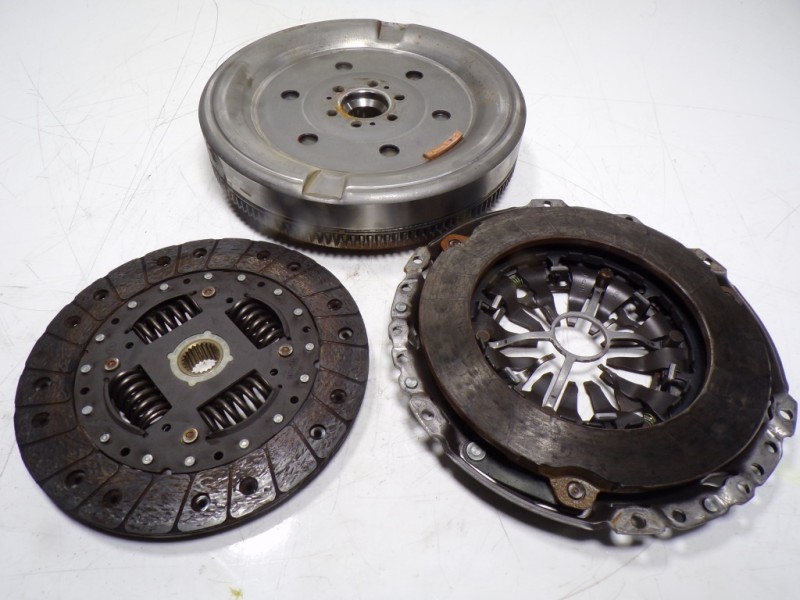 Recambio de kit embrague para seat leon sportstourer (kl8) fr referencia OEM IAM 05E141015D 05E141031D 05E105266C