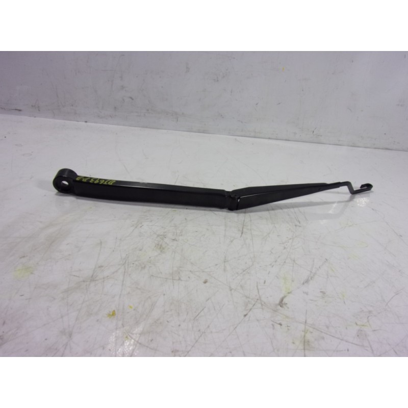 Recambio de brazo limpia delantero derecho para toyota hilux (3b/3c/3d) doble cabina referencia OEM IAM 852110K230  