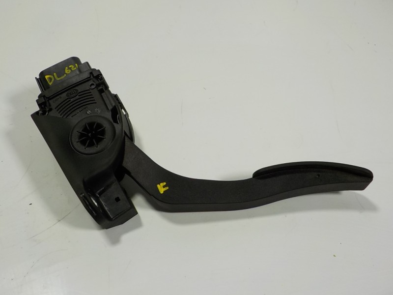 Recambio de potenciometro pedal para ford fiesta (cb1) 1.25 16v cat referencia OEM IAM 2120072 8V219F836AB 