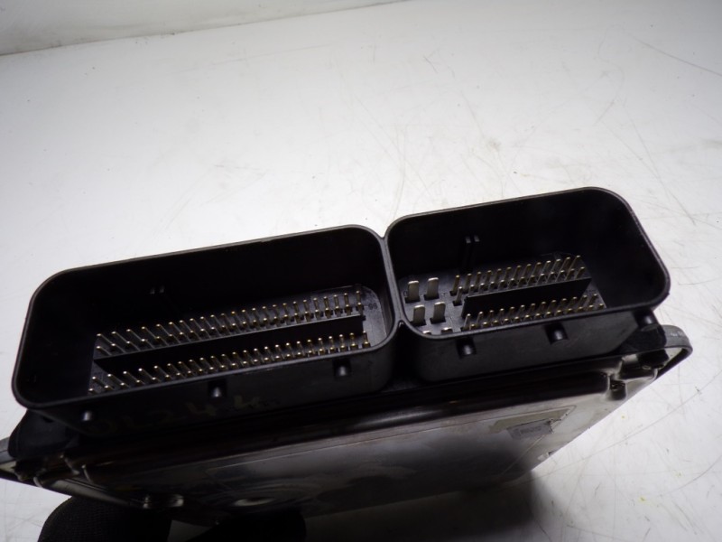 Recambio de centralita motor uce para bmw serie 5 lim. (f10) 530d xdrive referencia OEM IAM 13618577835 0281018550 