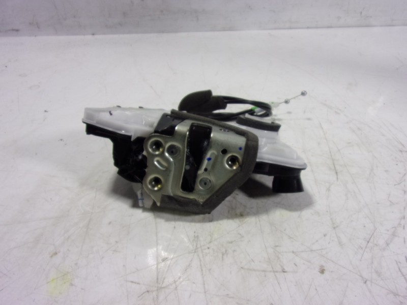 Recambio de cerradura puerta delantera derecha para toyota hilux (3b/3c/3d) doble cabina referencia OEM IAM 6903002600  