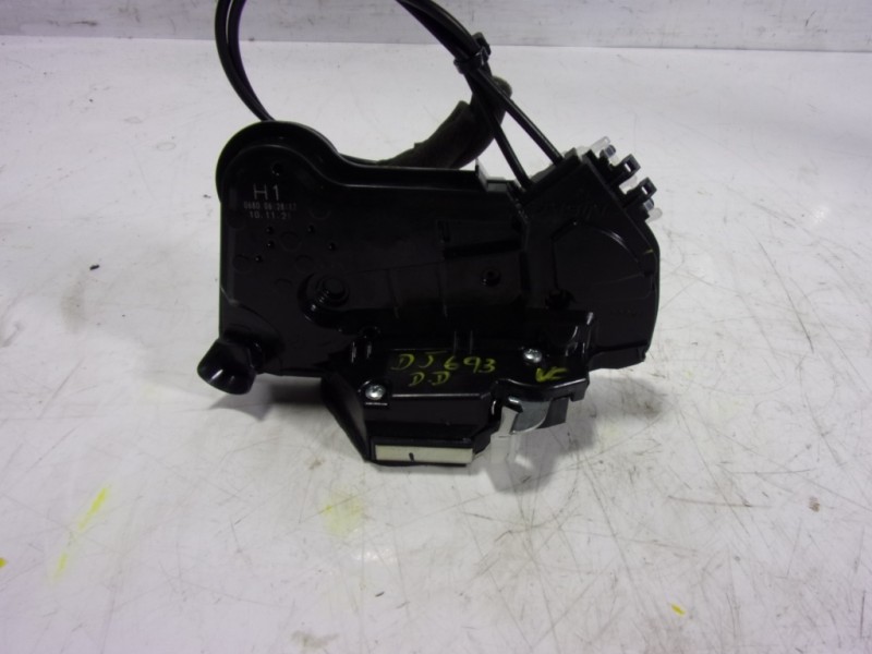 Recambio de cerradura puerta delantera derecha para toyota hilux (3b/3c/3d) doble cabina referencia OEM IAM 6903002600  