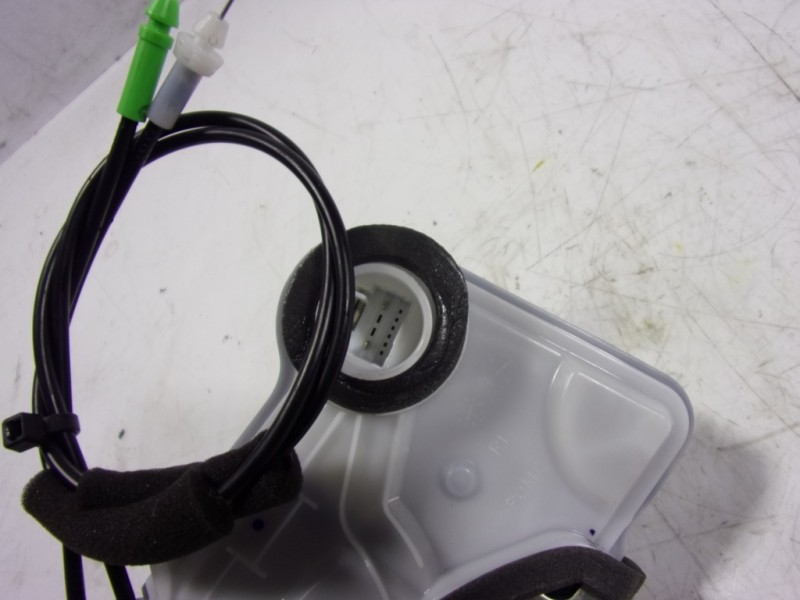 Recambio de cerradura puerta delantera derecha para toyota hilux (3b/3c/3d) doble cabina referencia OEM IAM 6903002600  