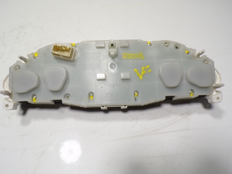 Recambio de cuadro instrumentos para peugeot 208 1.4 hdi fap referencia OEM IAM 9801904080 9801904080H 