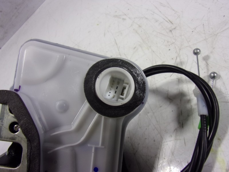 Recambio de cerradura puerta delantera izquierda para toyota hilux (3b/3c/3d) doble cabina referencia OEM IAM 6904002450  