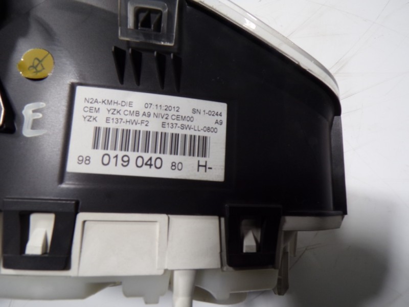 Recambio de cuadro instrumentos para peugeot 208 1.4 hdi fap referencia OEM IAM 9801904080 9801904080H 