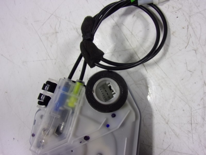 Recambio de cerradura puerta trasera derecha para toyota hilux (3b/3c/3d) doble cabina referencia OEM IAM 690500K110  