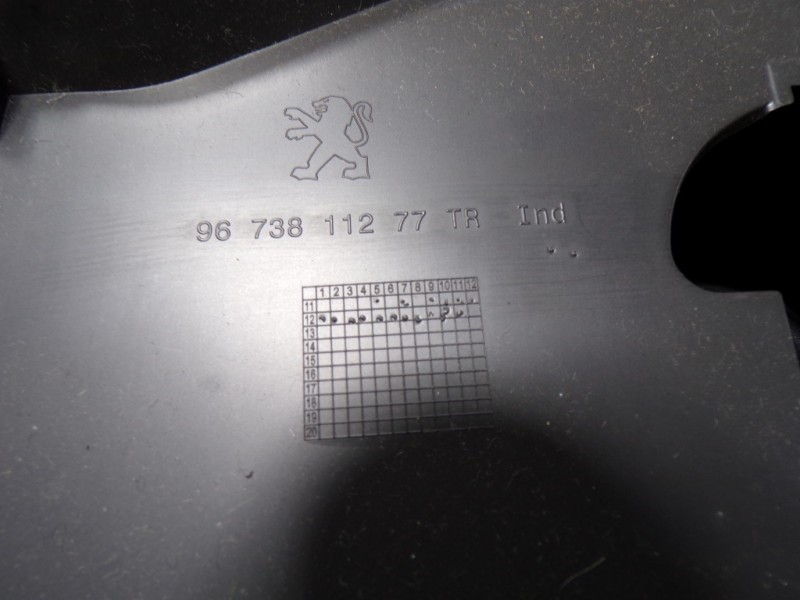 Recambio de guantera para peugeot 208 1.4 hdi fap referencia OEM IAM 96738112ZD 9673811277 