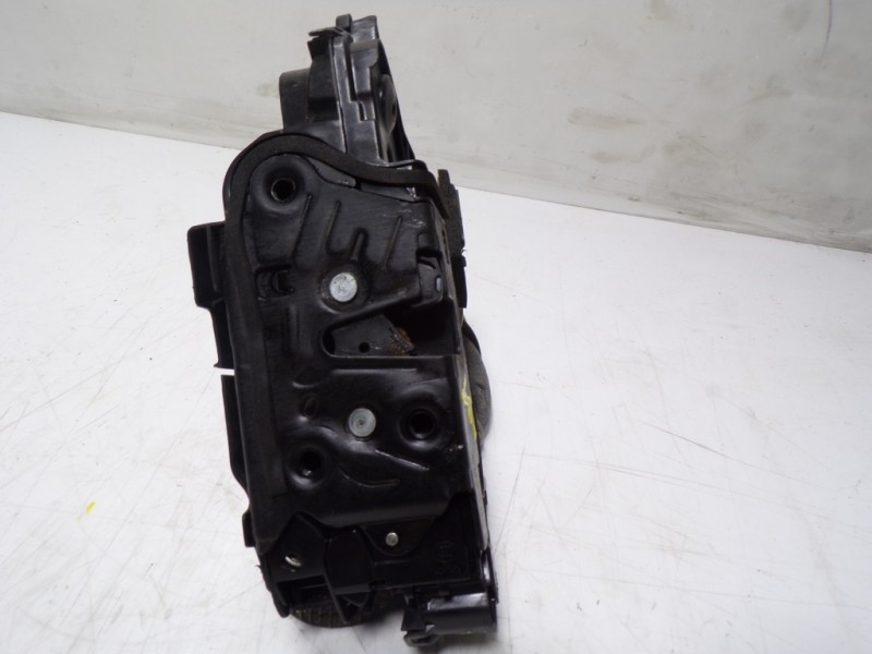 Recambio de cerradura puerta delantera izquierda para volkswagen tiguan 2.0 tdi referencia OEM IAM 5NB837015E 5NB837015C 191018R