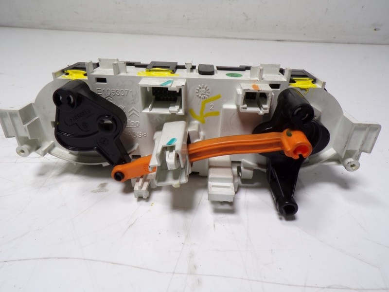 Recambio de mando calefaccion / aire acondicionado para peugeot 208 1.4 hdi fap referencia OEM IAM 9672248380 96722483ZD 
