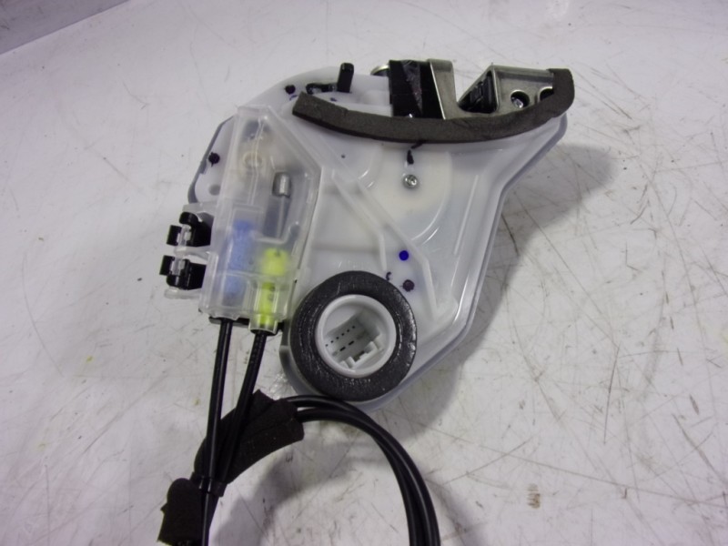 Recambio de cerradura puerta trasera izquierda para toyota hilux (3b/3c/3d) doble cabina referencia OEM IAM 690600K120  