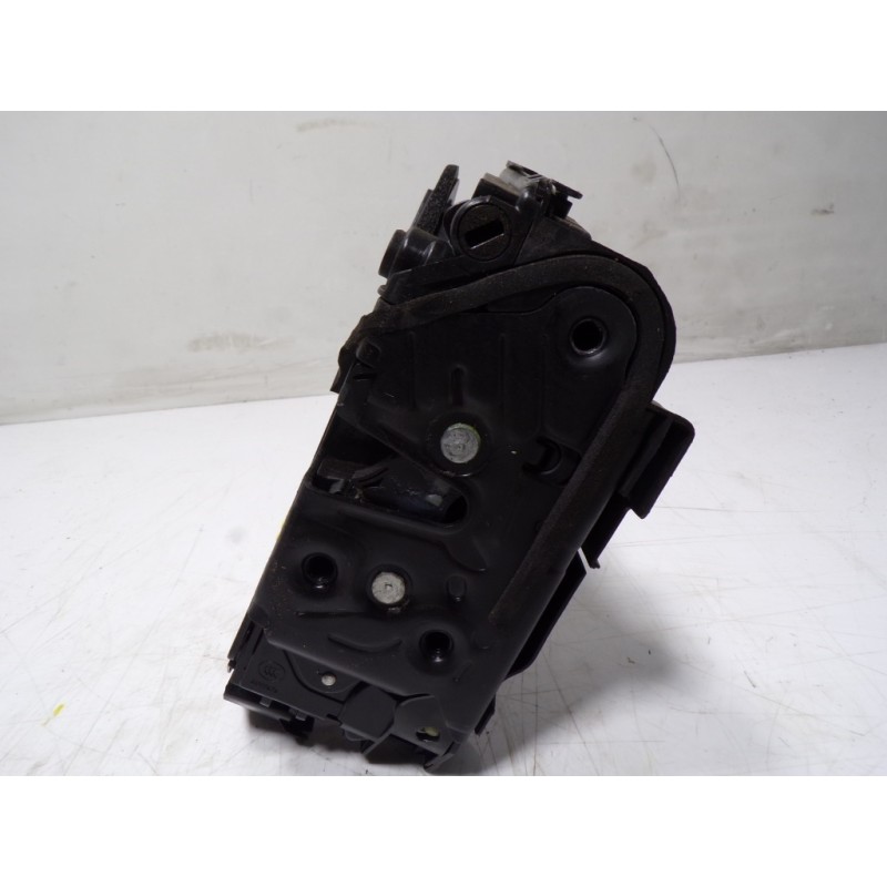 Recambio de cerradura puerta trasera derecha para volkswagen tiguan 2.0 tdi referencia OEM IAM 5NA839016E 5NA839016C 241018RO