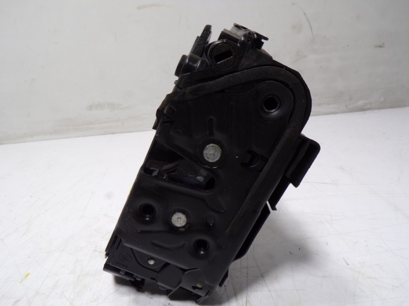 Recambio de cerradura puerta trasera derecha para volkswagen tiguan 2.0 tdi referencia OEM IAM 5NA839016E 5NA839016C 241018RO