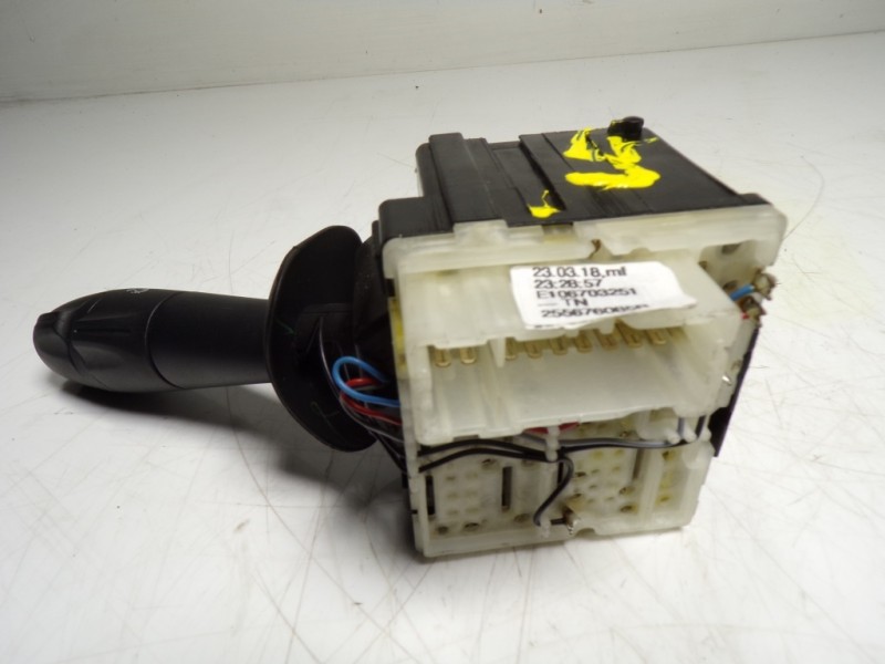 Recambio de mando limpia para renault captur 1.2 tce energy referencia OEM IAM 8201168016 255676085R E106703251