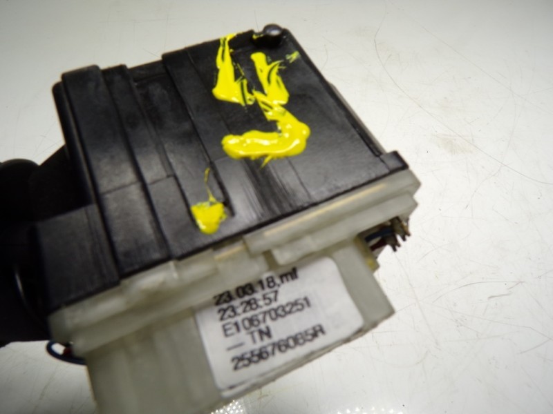 Recambio de mando limpia para renault captur 1.2 tce energy referencia OEM IAM 8201168016 255676085R E106703251