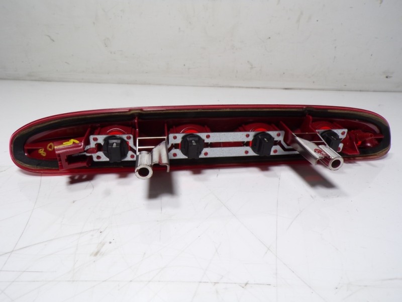 Recambio de piloto trasero central para peugeot 208 1.4 hdi fap referencia OEM IAM 9674309080  