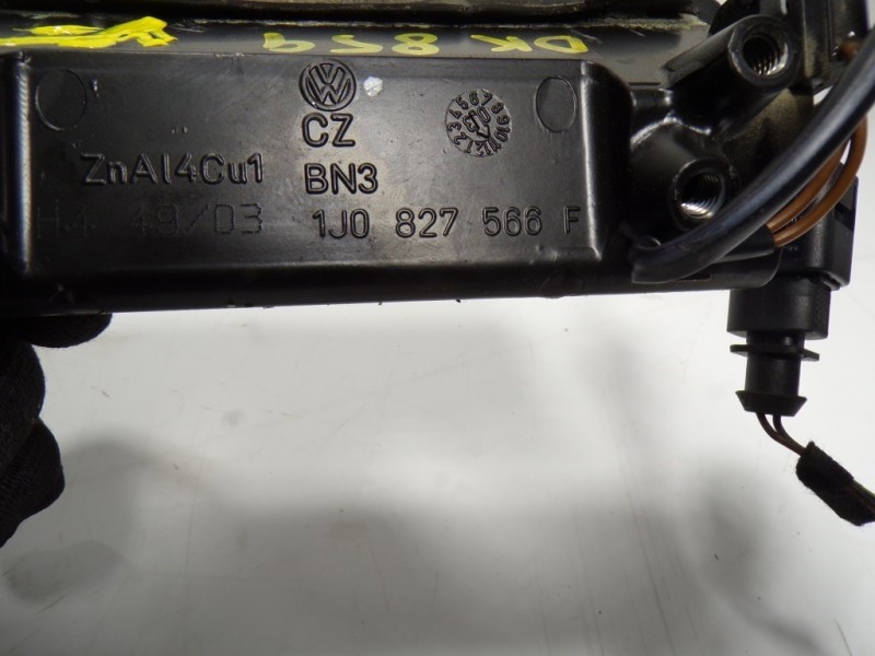 Recambio de maneta porton para volkswagen touareg (7la) 2.5 tdi referencia OEM IAM 1J0827566L 1J0827566F 