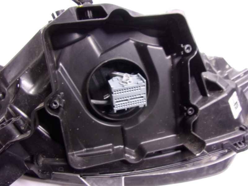 Recambio de faro izquierdo para land rover new discovery l462 3.0 d referencia OEM IAM LR144131 MY4213W030 