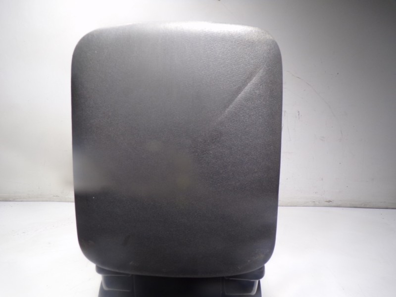 Recambio de apoyabrazos central para volvo c30 2.4 20v diesel referencia OEM IAM 39816546  39804567