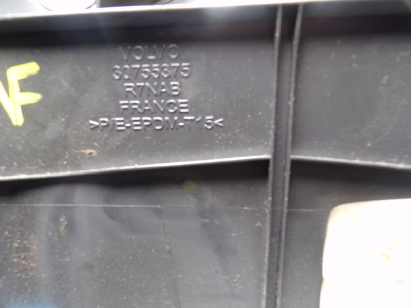 Recambio de apoyabrazos central para volvo c30 2.4 20v diesel referencia OEM IAM 39816546  39804567