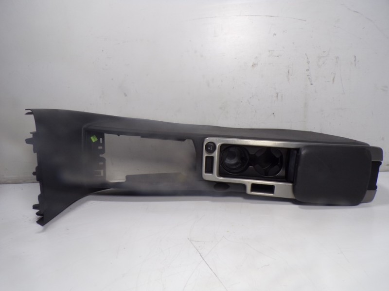 Recambio de apoyabrazos central para volvo c30 2.4 20v diesel referencia OEM IAM 39816546  39804567