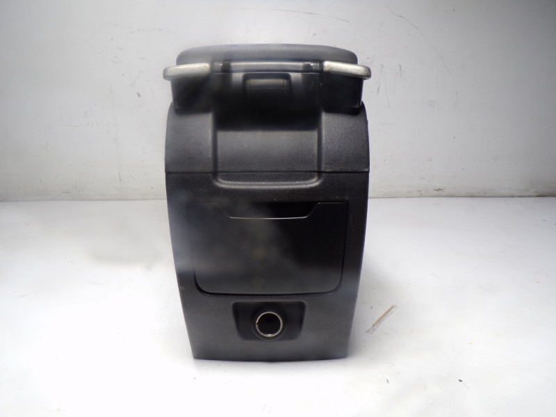 Recambio de apoyabrazos central para volvo c30 2.4 20v diesel referencia OEM IAM 39816546  39804567