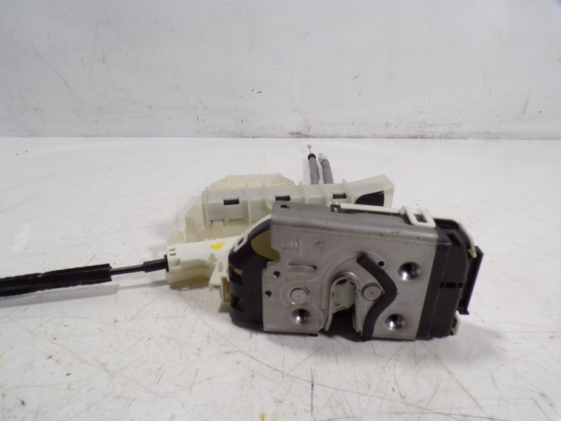 Recambio de cerradura puerta trasera izquierda para jeep renegade limited 4x2 referencia OEM IAM 52139904 52104487 