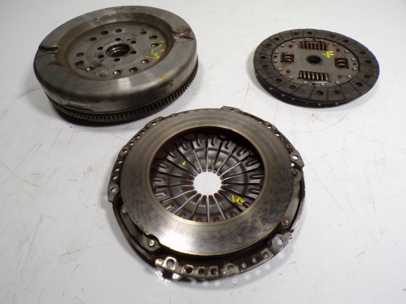 Recambio de kit embrague para seat leon (5f1) style referencia OEM IAM 04E141016B 04E141031M 05E105266B