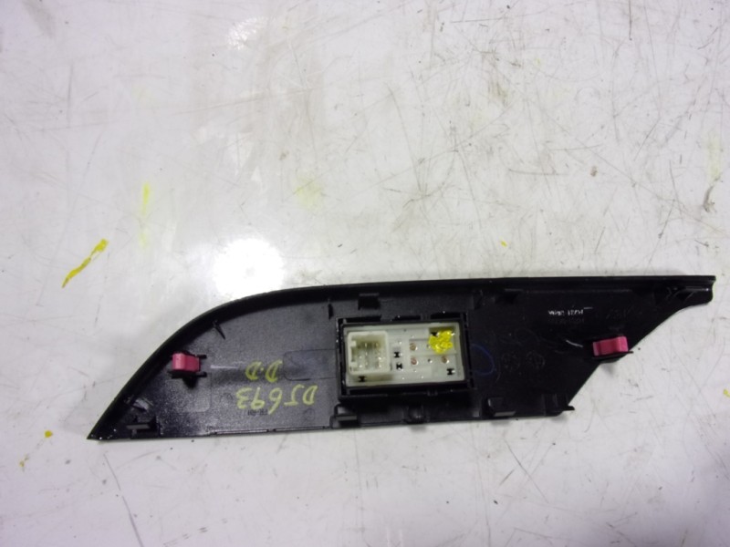 Recambio de mando elevalunas delantero derecho para toyota hilux (3b/3c/3d) doble cabina referencia OEM IAM 848100D300  