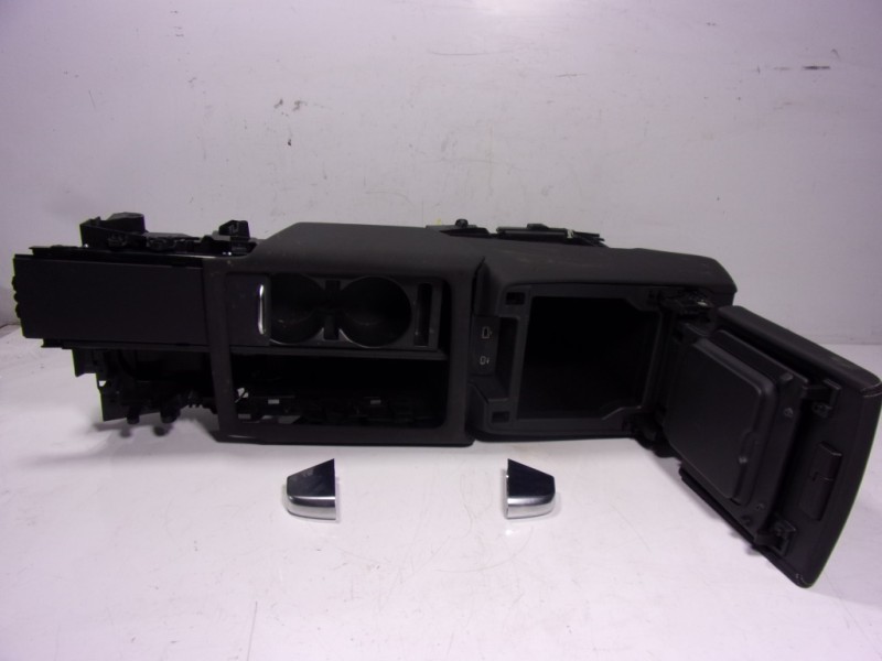 Recambio de apoyabrazos central para land rover new discovery l462 3.0 d referencia OEM IAM LR082431 MY42018B80BD 