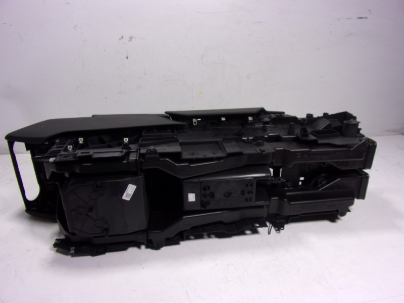 Recambio de apoyabrazos central para land rover new discovery l462 3.0 d referencia OEM IAM LR082431 MY42018B80BD 