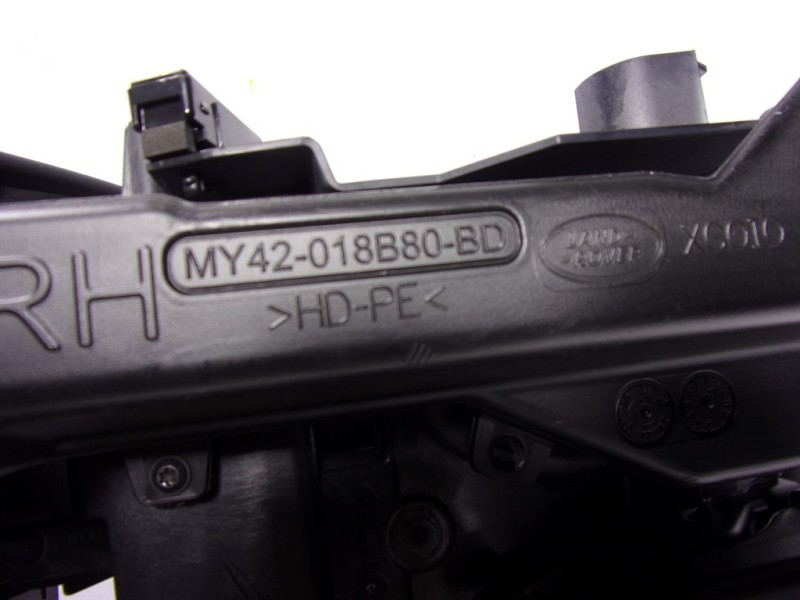 Recambio de apoyabrazos central para land rover new discovery l462 3.0 d referencia OEM IAM LR082431 MY42018B80BD 